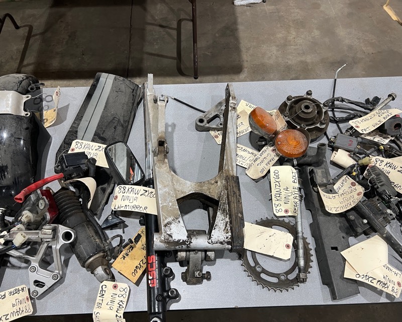 lot 789 image: 1988 Kawasaki Ninja Parts