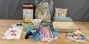 lot 120 image: NEW Kitchen Essentials Crofton Dual Juicer, Home Collection Kitchen Towels, Mason Cash Juicer, Victorian Trading Co Tea Cozy, & More K