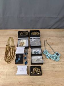 lot 36 image: NEW Costume Jewelry Necklaces, Earrings, and Bracelets K