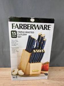 lot 61 image: NEW Farberware 15 Piece Triple-Riveted Cutlery Set M
