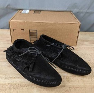 lot 69A image: Minnetonka Moccasin Womens Classic Fringe Softsole Boot Size 10 - Black W
