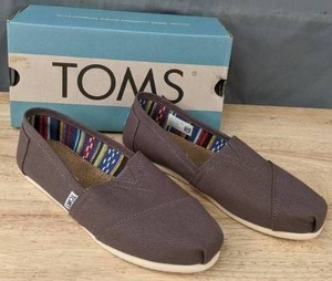 lot 255 image: New Womens Size 6.5 Alpargata Toms   M