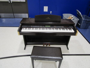 lot 433 image: Yamaha Electric Piano
