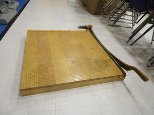 lot 14 image: Large Paper Cutter 31x31