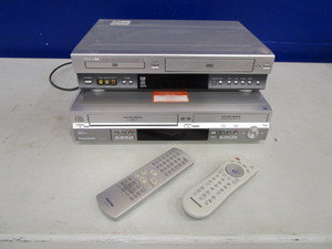 lot 38 image: (2) Toshiba DVDVCR Players