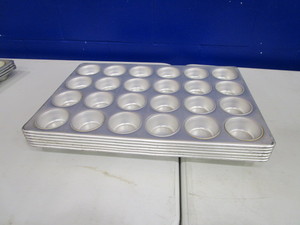 lot 54 image: (6) 14x21 Muffin Pans