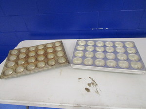 lot 55 image: (6) 14x21 Muffin Pans