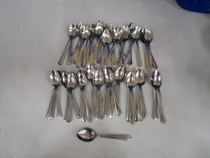 lot 64 image: (85) Spoons