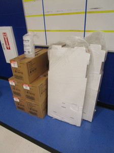 lot 74 image: (100) 16 Pizza Boxes & (2,000) 4.5 Deli Lids
