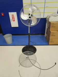 lot 76 image: 20 Shop Fan (needs guard re-installed)