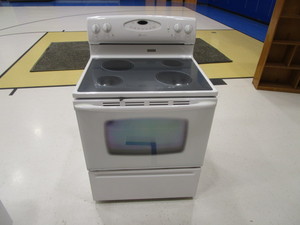 lot 81 image: Maytag Elite Electric Stove