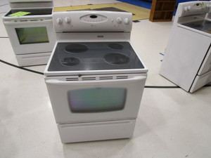 lot 84 image: Maytag Elite Electric Stove