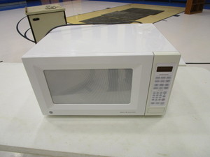 lot 92 image: GE Sensor Microwave 24x18x13.5