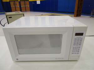 lot 93 image: GE Sensor Microwave 24x18x13.5 (missing plate)