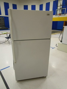 lot 95 image: Whirlpool Estate 33 RefrigeratorFreezer