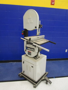 lot 126 image: Delta Bandsaw
