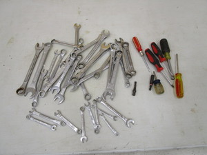 lot 132 image: Misc. Wrenches & Screwdrivers