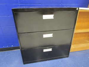lot 141 image: 3 Drawer Lateral File Cabinet