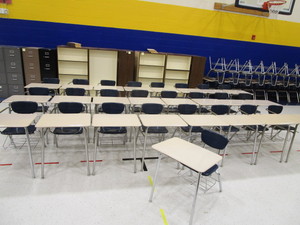 lot 149 image: (25) Student DeskChairs 18 Seat Height