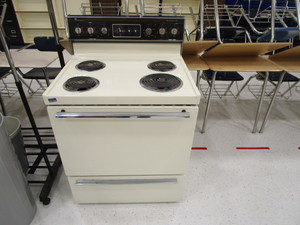 lot 160 image: Westinghouse Electric Stove