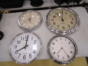 lot 263 image: (4) Clocks
