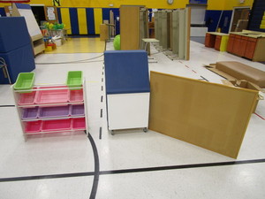 lot 271 image: Toy Bins, Rolling EaselArt Station, Bulletin Board