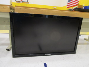 lot 300 image: 40 Samsung TVMonitor