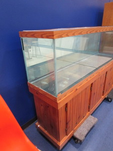lot 322 image: Large Aquarium & Stand 19x72x51