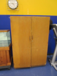lot 323 image: Cabinet 26x4x6