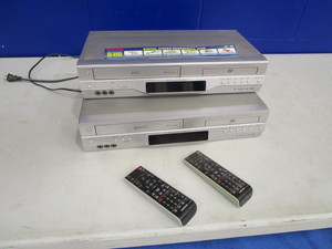 lot 35 image: (2) Toshiba DVDVCR Players