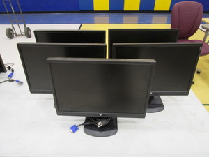 lot 232 image: (5) V7 19 Monitors