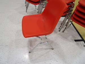 lot 319 image: (15) Student Chairs 18 Seat Height