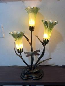 lot 6 image: Decorative Lamp