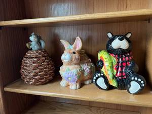 lot 22 image: Cookie Jars