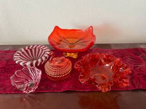 lot 32 image: Red Glass