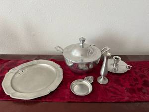 lot 44 image: Pewter Items