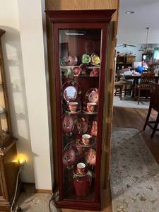 lot 62 image: Lighted Side Door Display Cabinet