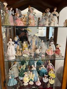 lot 64 image: Large Lot of Figurines - 38 on 3 Shelves