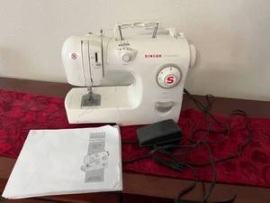 lot 70 image: Singer Inspiration Sewing Machine