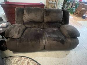 lot 72 image: Power Recliner Sofa
