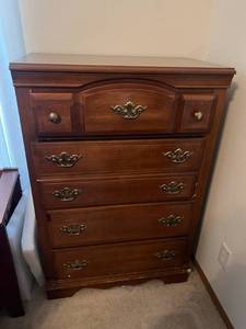 lot 88 image: Upright Dresser