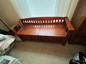 lot 90 image: Storage Bench