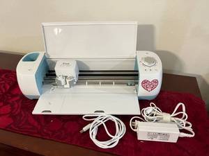 lot 99 image: Cricut Cut Smart