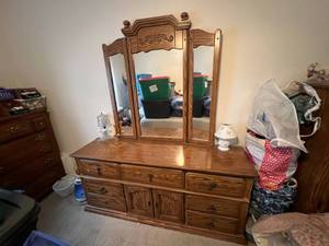 lot 100 image: Dresser with Mirror