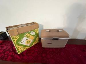 lot 103 image: Albums & Vintage Make Up Case