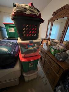 lot 104 image: 4 Totes of Fabric Remnants