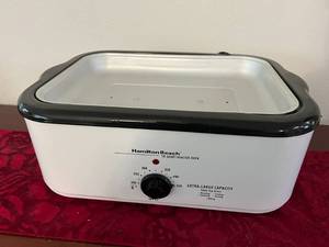 lot 109 image: Hamilton Beach 18 Quart Roaster