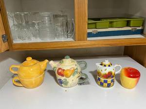 lot 115 image: Teapots & Everything on Shelf