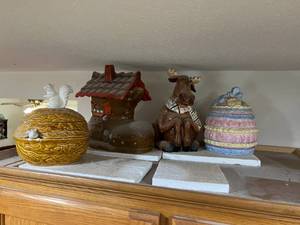 lot 125 image: Cookie Jars