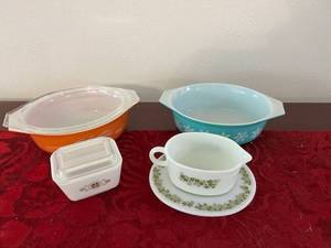 lot 138 image: Vintage Pyrex